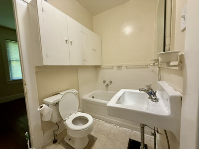 4724 Bonham Road Bathroom