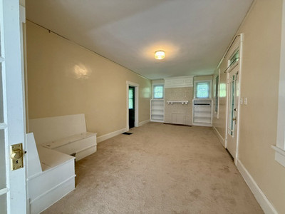 4724 Bonham Road Living Room