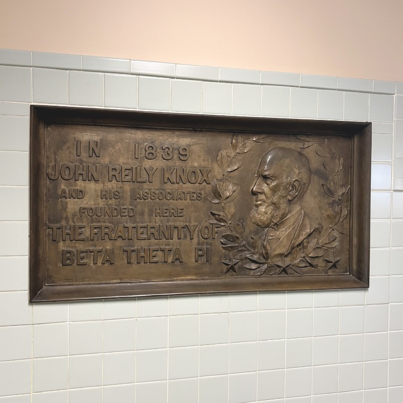 Plaque that reads In 1839 John Reily Knox and his associates founded here the fraternity of Beta Theta Pi.