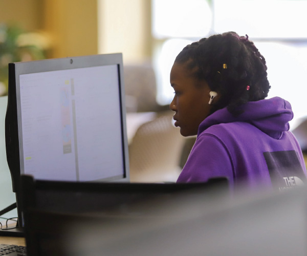 A student working on a computer in the library. 