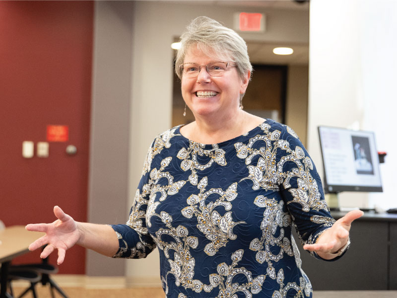 Jennifer Yamashiro talking to her class