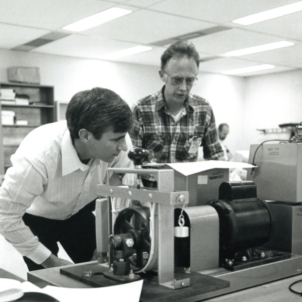 Engineering students in a lab in 1988.